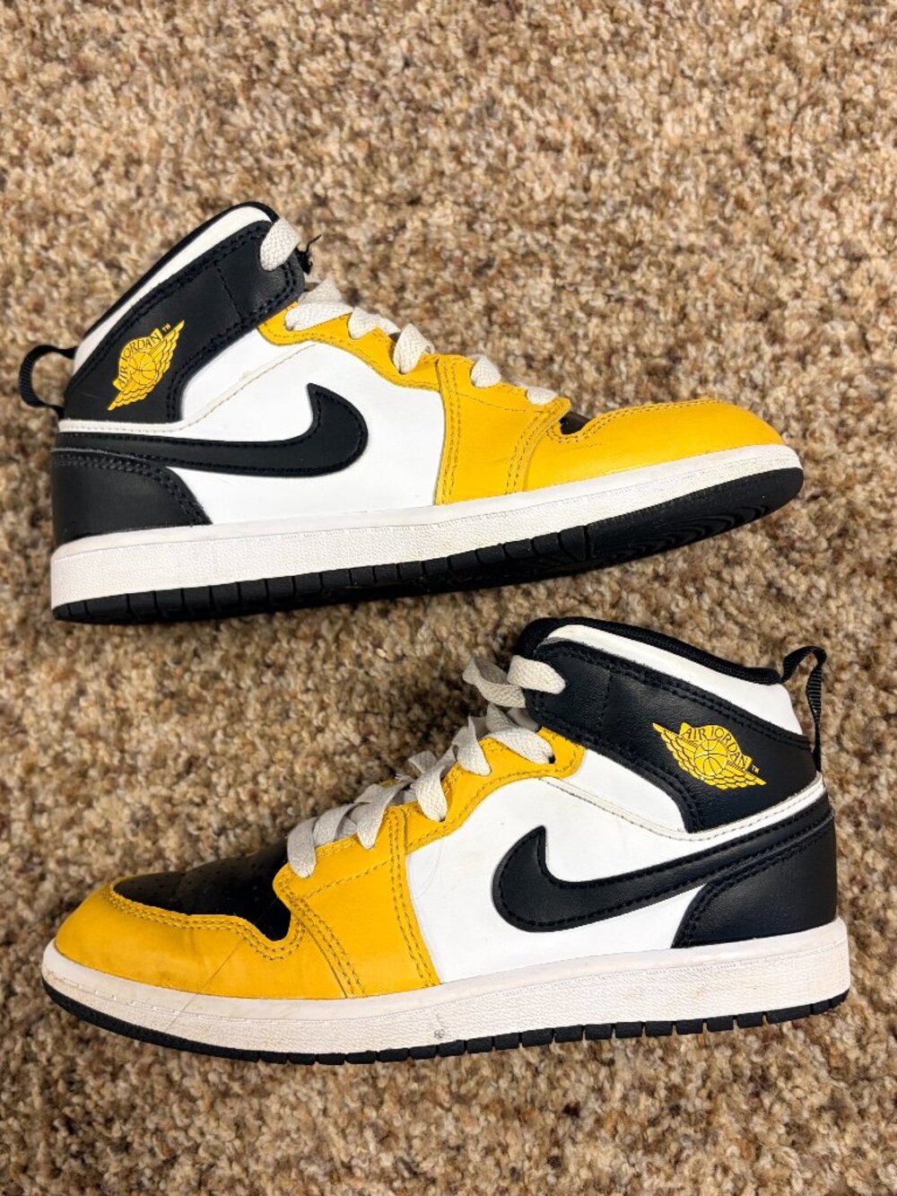 Kids Nike Air Jordan Mid 1 Sneakers Preowned - White/Black/Gold - Size 2Y - 2205 - Picture 3 of 6